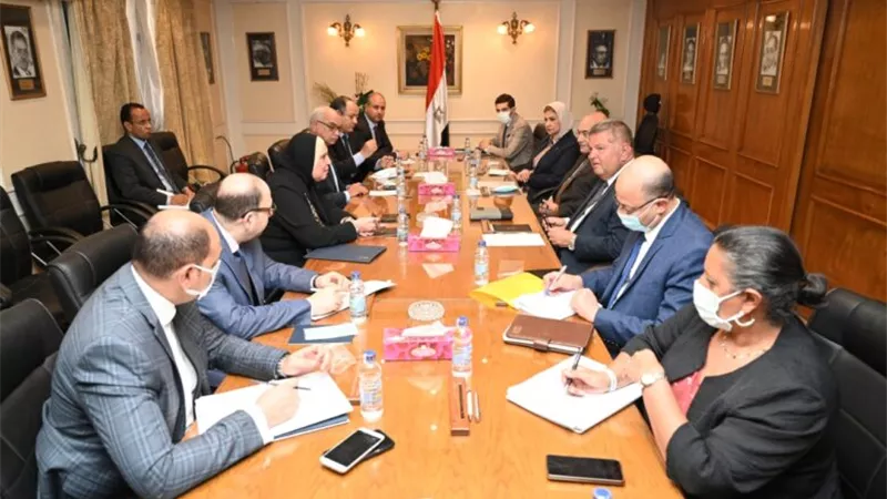 وزيرا التجارة والصناعة وقطاع الأعمال العام يبحثان منظومة تداول الأقطان للموسم الجديد