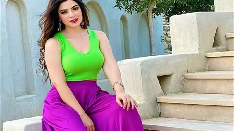 اطلالة جذابه لـ ميرنا جميل تخطف الانظار