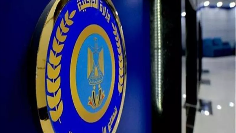 الأحوال المدنية توفد مأمورية لاستخراج بطاقة لمواطن من ذوى الهمم في منزله