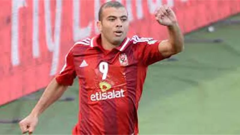 كاف يتغنى بنجم الاهلى السابق