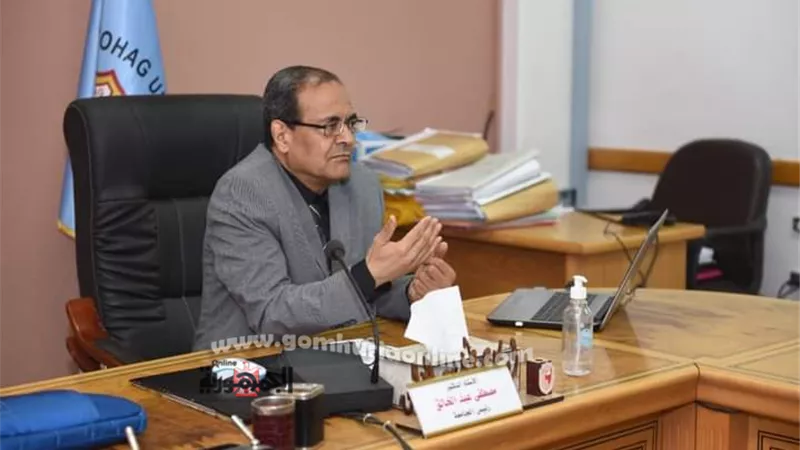 رئيس جامعة سوهاج يناقش محاور الخطة الإستراتيجية لمواجهة التغيرات المناخية بالمحافظة..صور