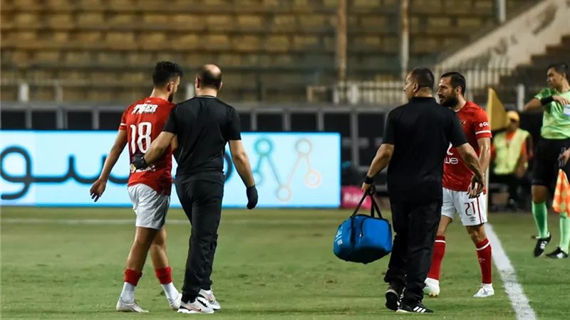 طبيب الأهلى يكشف سبب خروج صلاح محسن أمام المقاولون