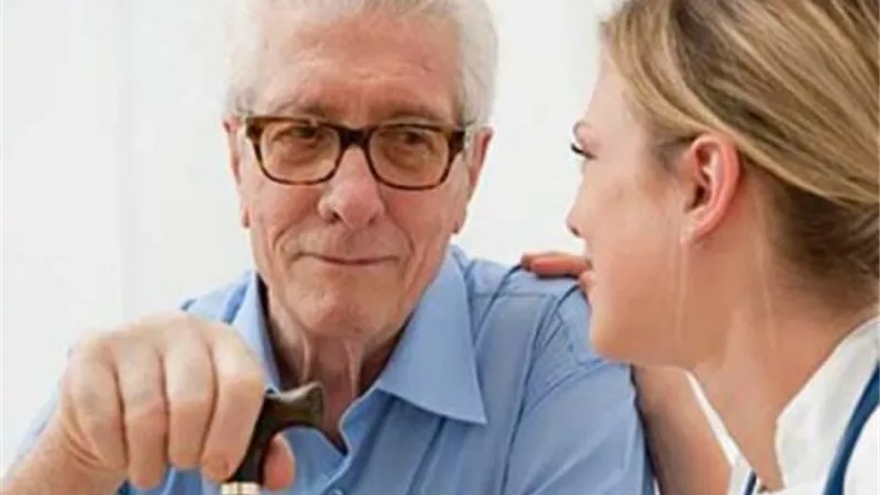 الطعام الصحي والنشاط البدني يقللان من مخاطر الإصابة بالخرف.. دراسة تكشف