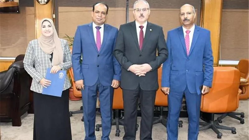 رئيس جامعة القناة يصدر قرارات بالتجديد لعميد ووكلاء معهد الإستزراع السمكي