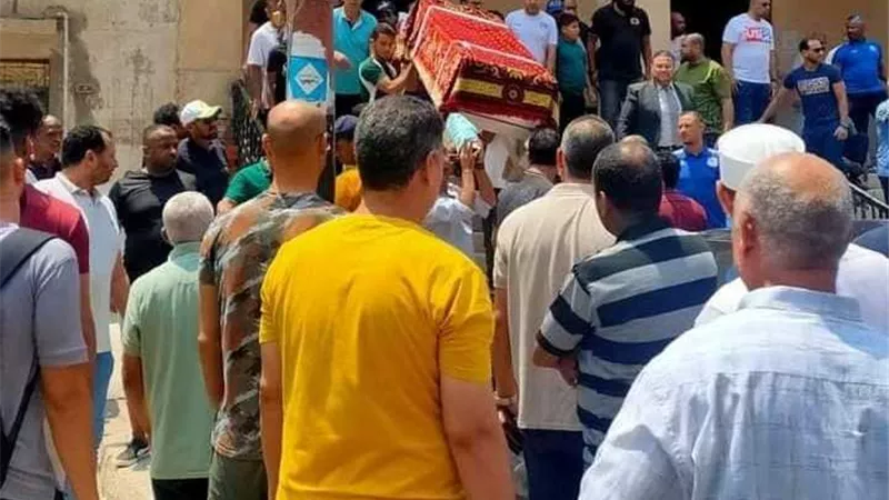 أهالي الإسماعيلية يشيعون جثمان والدة محمد حمص..صور