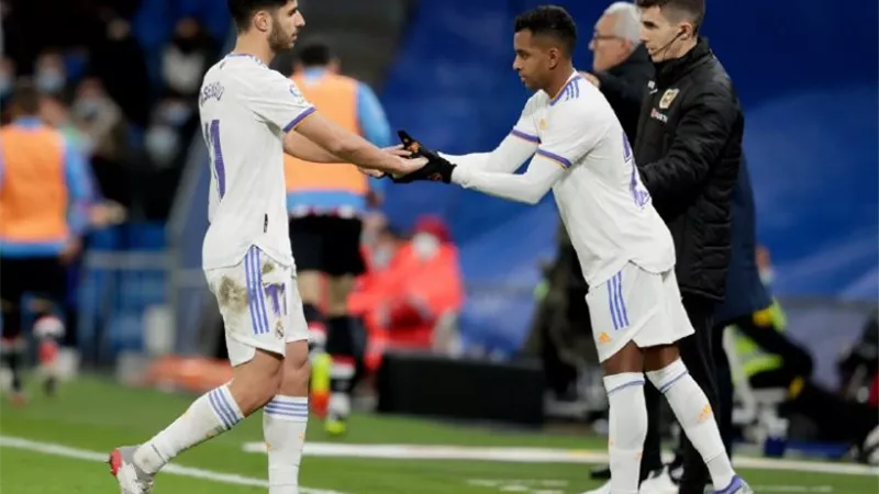 مانشستر يونايتد ينافس ليفربول على التعاقد مع نجم ريال مدريد