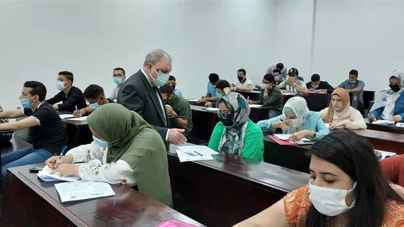 رئيس جامعة بنى سويف التكنولوجية يواصل تفقد لجان اختبارات القدرات