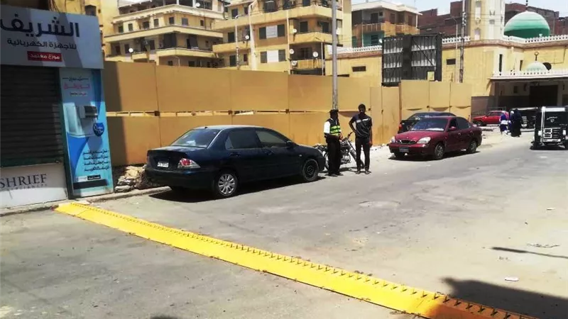 أشرف عطية : تركيب المطبات الشوكية بشوارع مدينة أسوان للحفاظ على سلامة المواطنين والسيطرة على عربات التوك توك