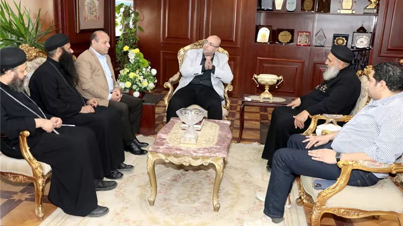 وفد من بيت العائلة المصرية يُهنئ محافظ بني سويف بالعام الهجري الجديد