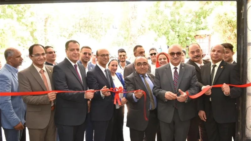 مستشار وزير التعليم العالى للتحول الرقمى يشيد بتجربة جامعة أسيوط
