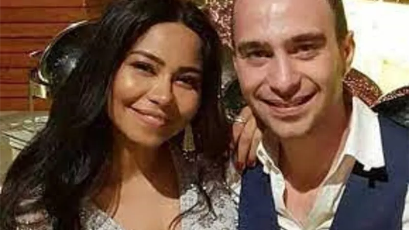 شيرين عبد الوهاب تفاجئ جمهورها باستمرار في متابعة طليقها حسام حبيب على تويتر