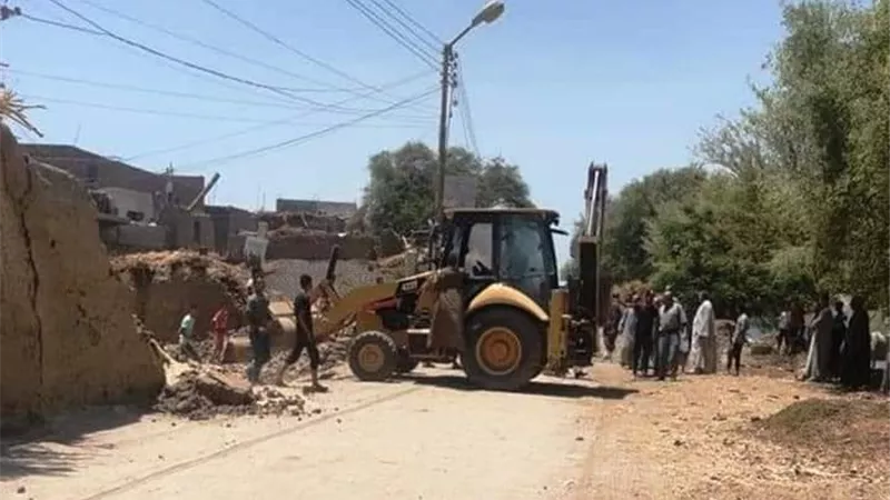 تنفيذ 13 قرار إزالة تعديات بزمام ري البلينا في سوهاج..صور