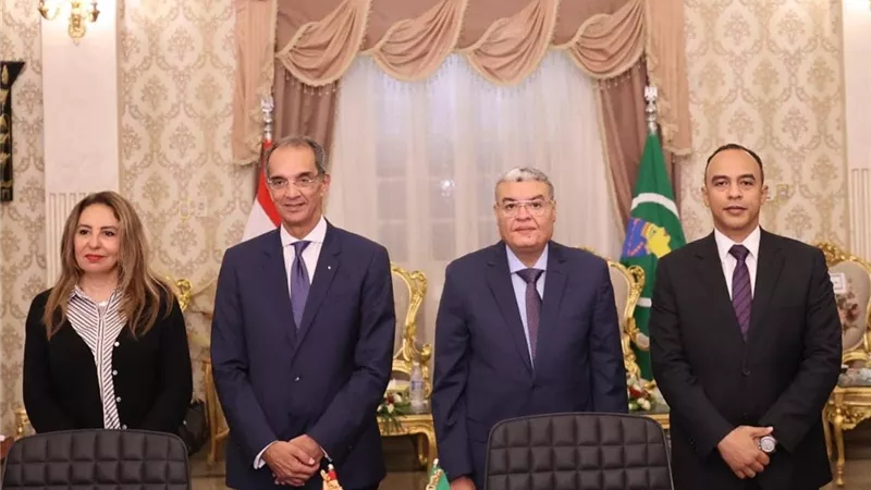 وزير الاتصالات :زيادة أعداد المتدربين من ابناء المنيا وتوفير فرص عمل بمشروعات الوزارة