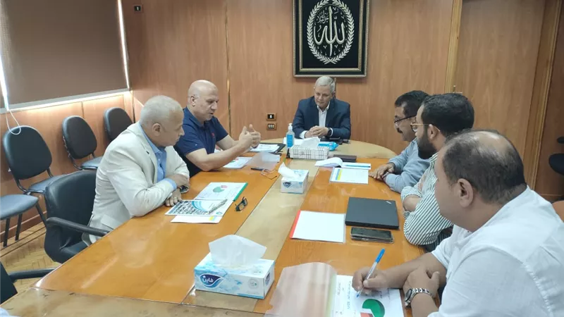 رئيس القابضة للمياه يتابع نسب تنفيذ مشروعات مبادرة حياة كريمة بالبحيرة