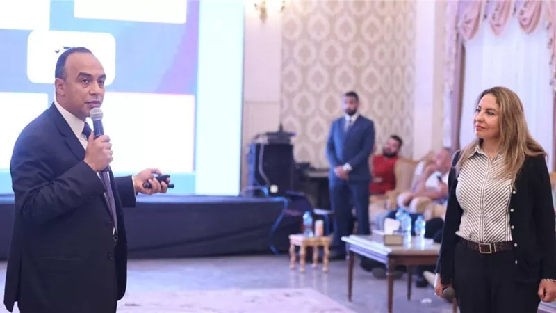 وزير الاتصالات يسلم الشهادات لخريجى برامج مركز إبداع مصر الرقمية بالمنيا