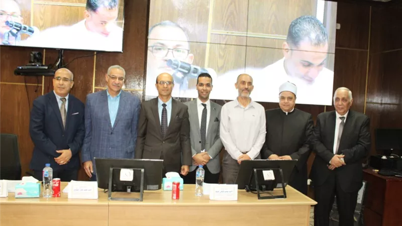 نائب رئيس جامعة أسيوط يشهد مناقشة رسالة دكتوراة في جراحة القلب والصدر..صور