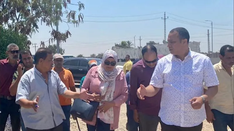 النائب محمد طلبة و لجنة الأزهر الشريف يعاينان أرض فرع الجامعة بالقنطرة شرق..صور