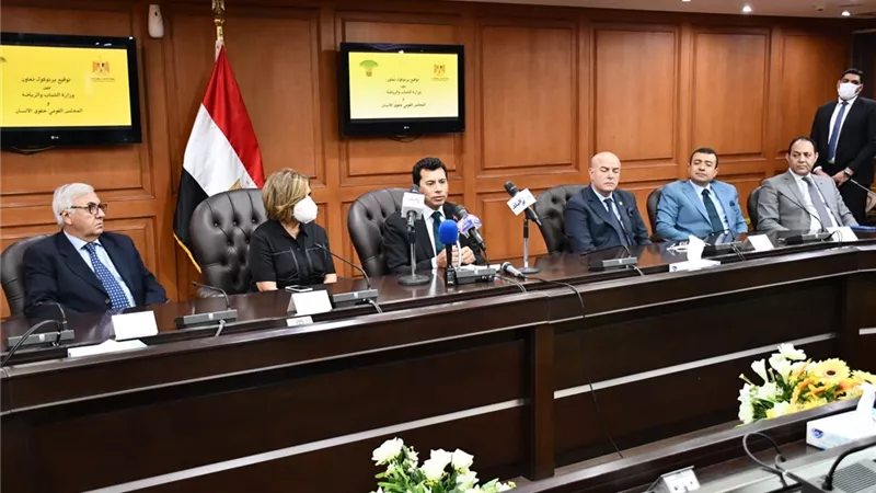 مشيرة خطاب : نستعد لإعداد كوادر شبابية فى حقوق الإنسان