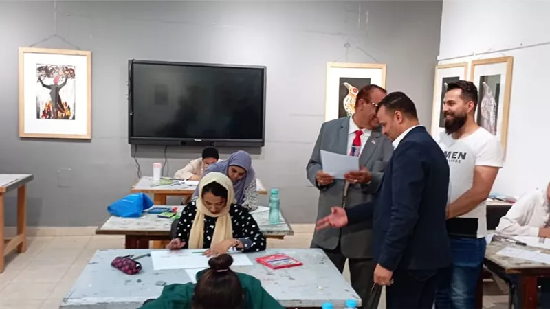 نائب رئيس جامعة الأقصر يتفقد استعدادات كلية الطب لاستقبال العام الدراسي الجديد