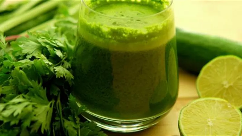 7 طرق مختلفة لعصير البقدونس