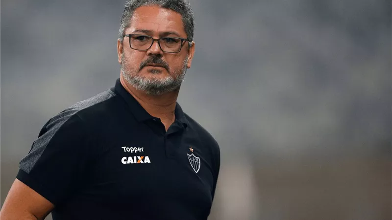 بعد طول انتظار.. اتحاد الكرة يستقر على تعيين البرازيلى ميكال لقيادة المنتخب الاوليمبى