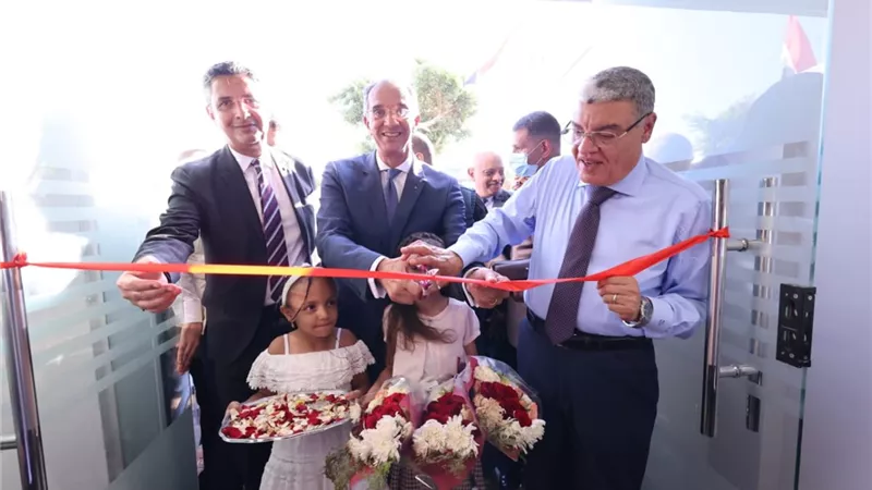 وزير الاتصالات يفتتح مكتبين للبريد بالمنيا..صور