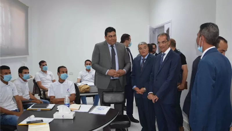 وزير الاتصالات ومحافظ المنيا يفتتحان مكتب بريد الشباب بمدينة المنيا الجديدة