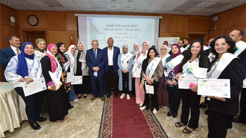 رئيس القابضة للمياه يكرم العامل المثالى والمتميزين فى المسار الوظيفى وحياة كريمة