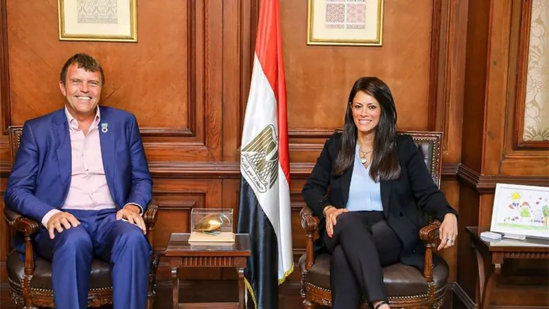 رائد العمل المناخي البريطاني يشيد بالنهج التكاملي لبرنامج «نُوَفِّى»