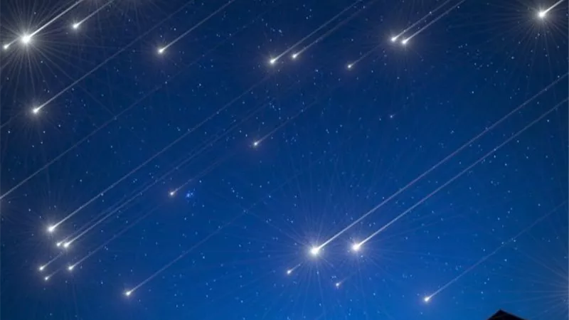 اقترانات للكواكب وقمر عملاق وشهب البرشاويات.. ظواهر فلكية تزين السماء في أغسطس