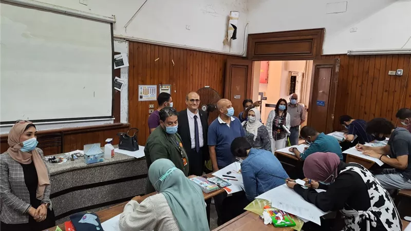 وفد «الأعلى للجامعات» يتفقد اختبارات القدرات بتربية نوعية عين شمس