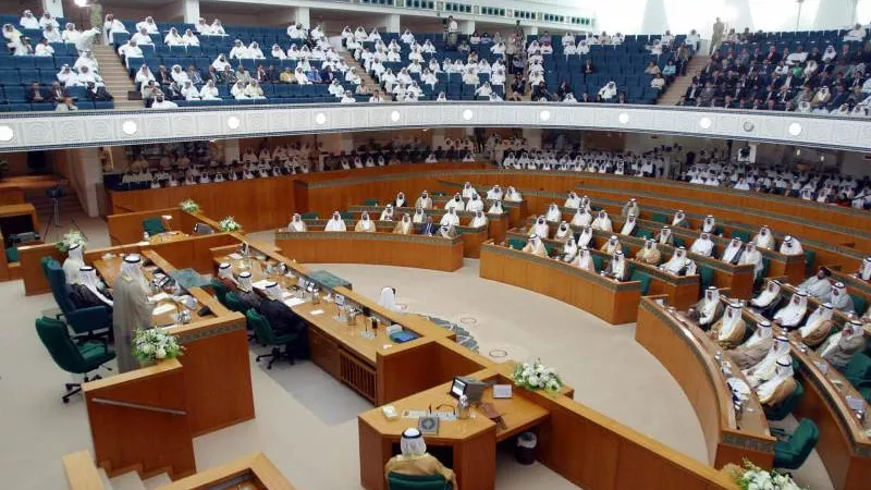 الكويت تعلن حل مجلس الأمة والدعوة لانتخابات جديدة
