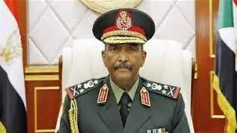 رئيس مجلس السيادة السودانى يتسلم رسالة من الرئيس الفرنسى ماكرون