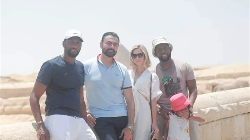 محمد كريم وفريق عمل A Day to Die في جولات بشوارع القاهرة قبل العرض الخاص