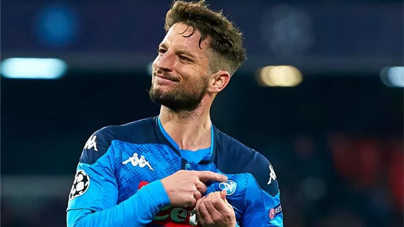 نجم برشلونة يقترب من يوفنتوس بسبب ميرتينز