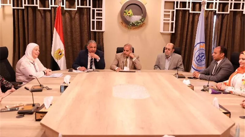 المحرصاوي يشيد بجهود المرأة في نهضة جامعة الأزهر بكافة قطاعاتها