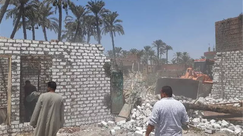 محافظة الجيزة تزيل ٢٧ حاله بناء مخالف وتعدي علي الأراضي الزراعية بالمراكز