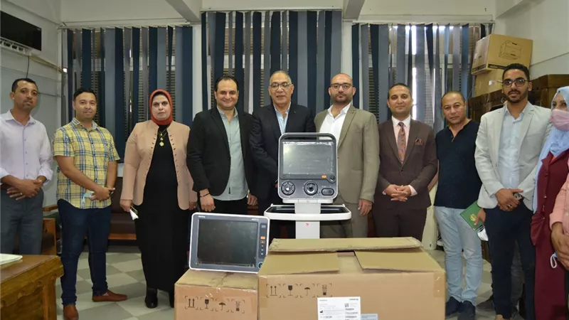جامعة أسيوط تتسلم عدداَ من أجهزة التنفس الصناعى و الصدمات الكهربائية تبرعاَ لمعهد جنوب مصر للاورام