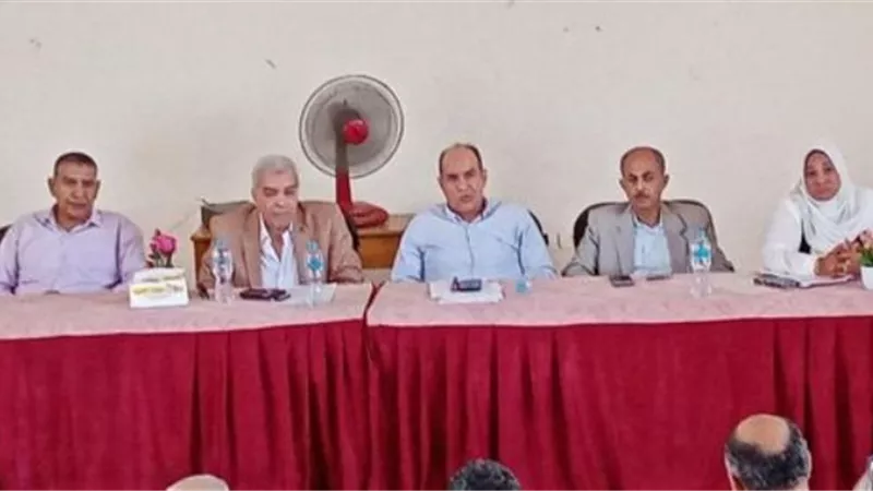 مدير تعليم الإسماعيلية يستعرض استعدادات المدارس الثانوية للعام الجديد..صور