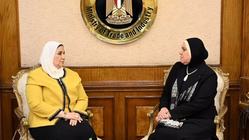 وزيرتا التجارة والتضامن تبحثان تعزيز خدمات التمكين الاقتصادي والتوسع في المشروعات الانتاجية