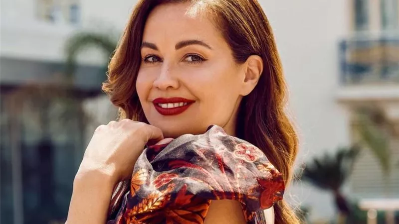 ريا أبي راشد تتعرض لموقف محرج مع رايان جوسلينج بسبب ابنتها.. فيديو
