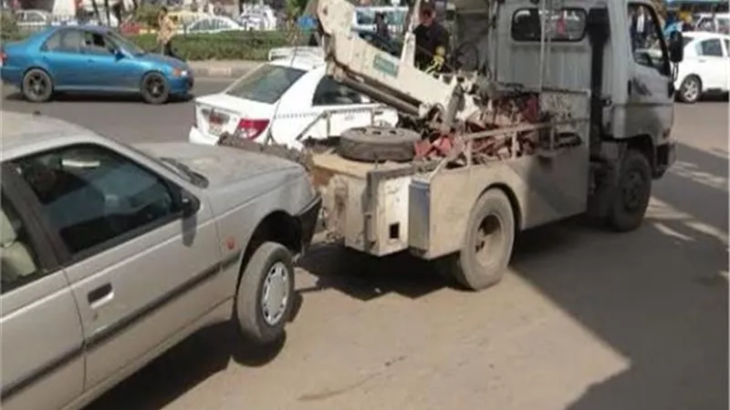متروكة ومتهالكة.. الداخلية: رفع 55 سيارة من الشوارع