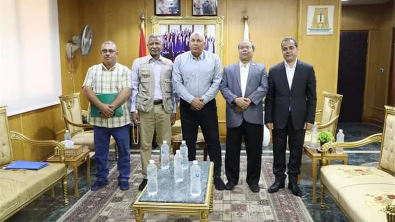 محافظ الوادي يستقبل وفد ( الفاو) ومركز بحوث الصحراء الوزارى