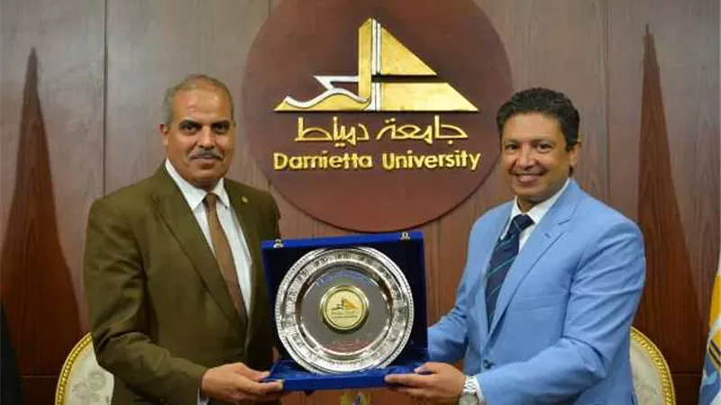 رئيس جامعة دمياط يستقبل رئيس جامعة الأزهر لبحث المجال الطبي