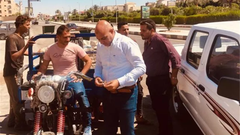 جهاز الشروق يشن حملة مكبرة لضبط النباشين والتحفظ على (12) تروسيكل.. بالصور