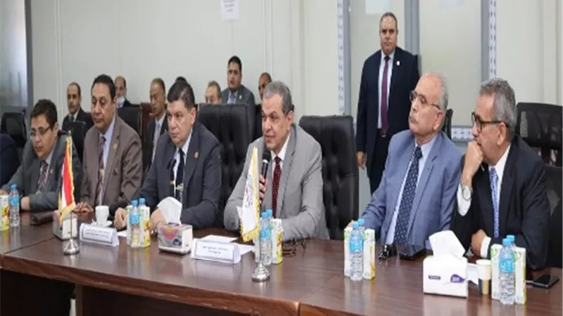 سعفان يلتقى مسئولى الشركات المصرية والأجنبية العاملة مشروع المحطة النووية بالضبعة بمطروح