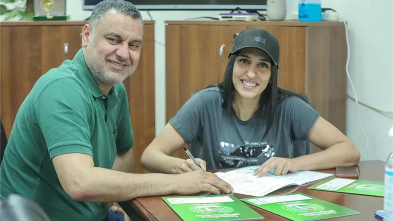 الأهلي يجدد عقد نهلة سامح لاعبة الطائرة 4 مواسم