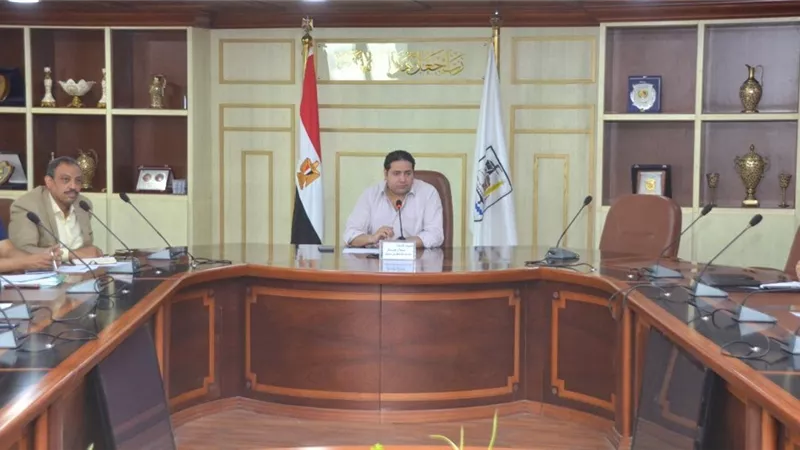 بحث الدفع بالمشروعات الصغيرة ودمجها في الاقتصاد الرسمي ببنى سويف