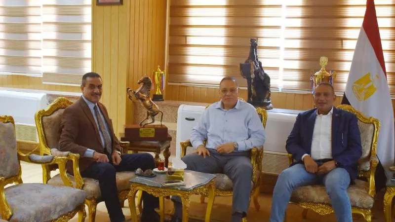 محافظ الشرقية يلتقي عددا من أعضاء مجلسي النواب والشيوخ