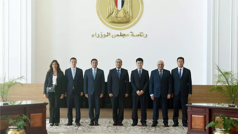 رئيس الوزراء يشهد توقيع مذكرة تفاهم بين هيئة الاستثمار وشركة 